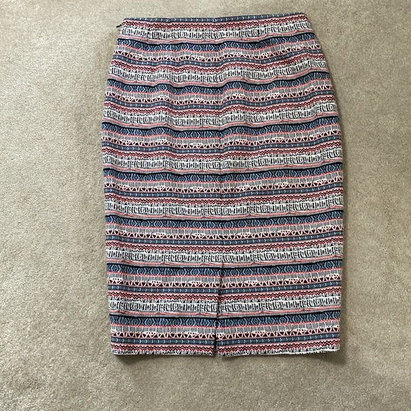 The Limited size 6 funky design pencil skirt with slit in back - Picture 4 of 4